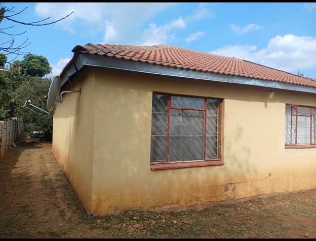 4 BEDROOM HOUSE FOR SALE IN FLORA PARK